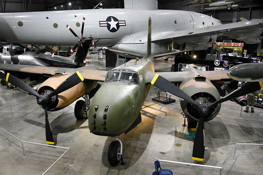 スゴッ！ 手作業なの!?」アメリカ空軍博物館“爆撃機トレードマーク