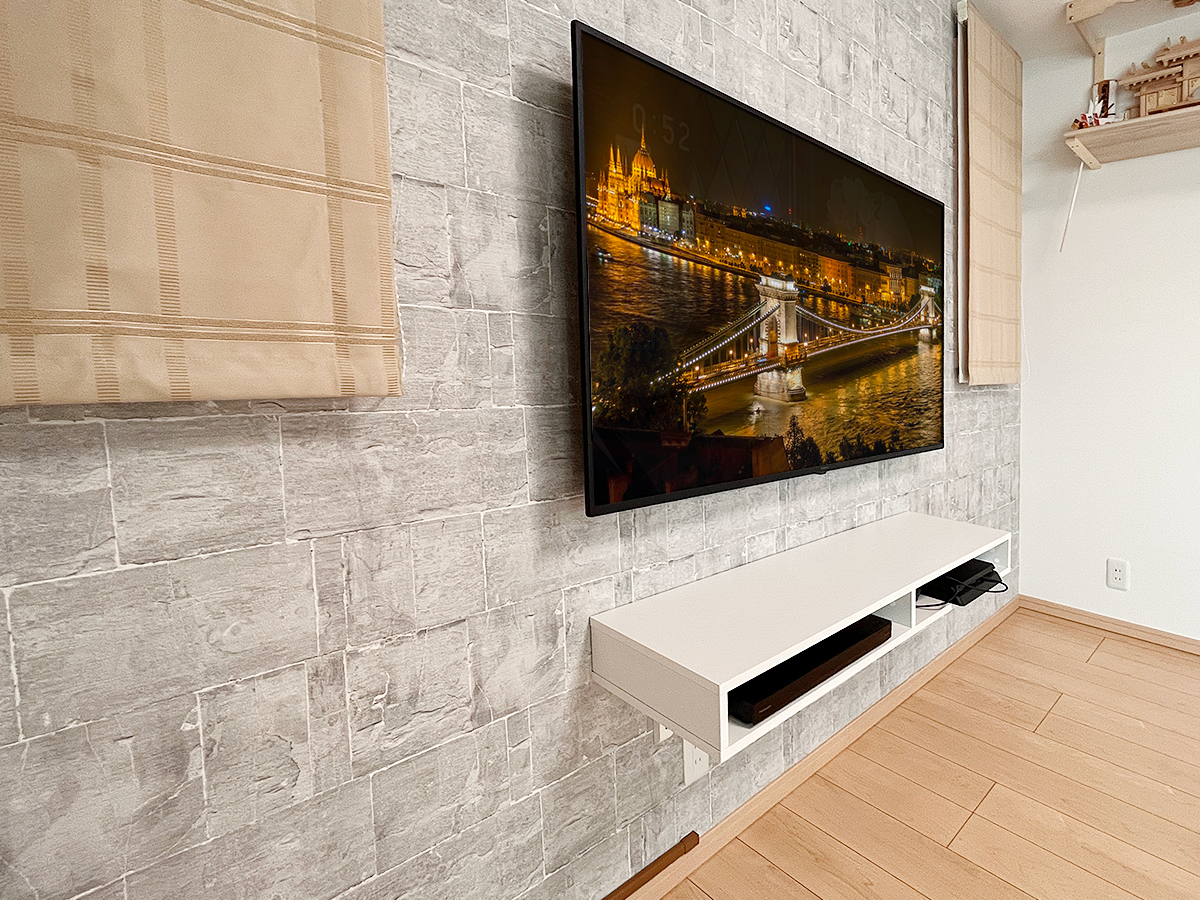 名古屋市でコンセントが無い壁面に58インチ液晶テレビ(TH-58JX750)と