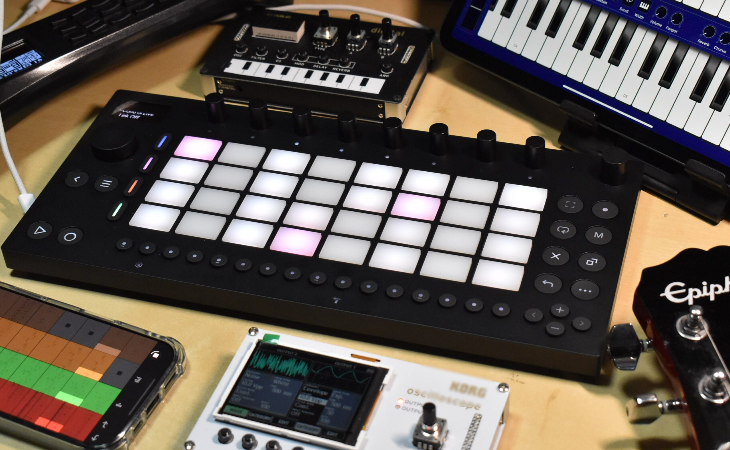 直感的に音楽制作をするためのコンパクトなオールインワン・ガジェット