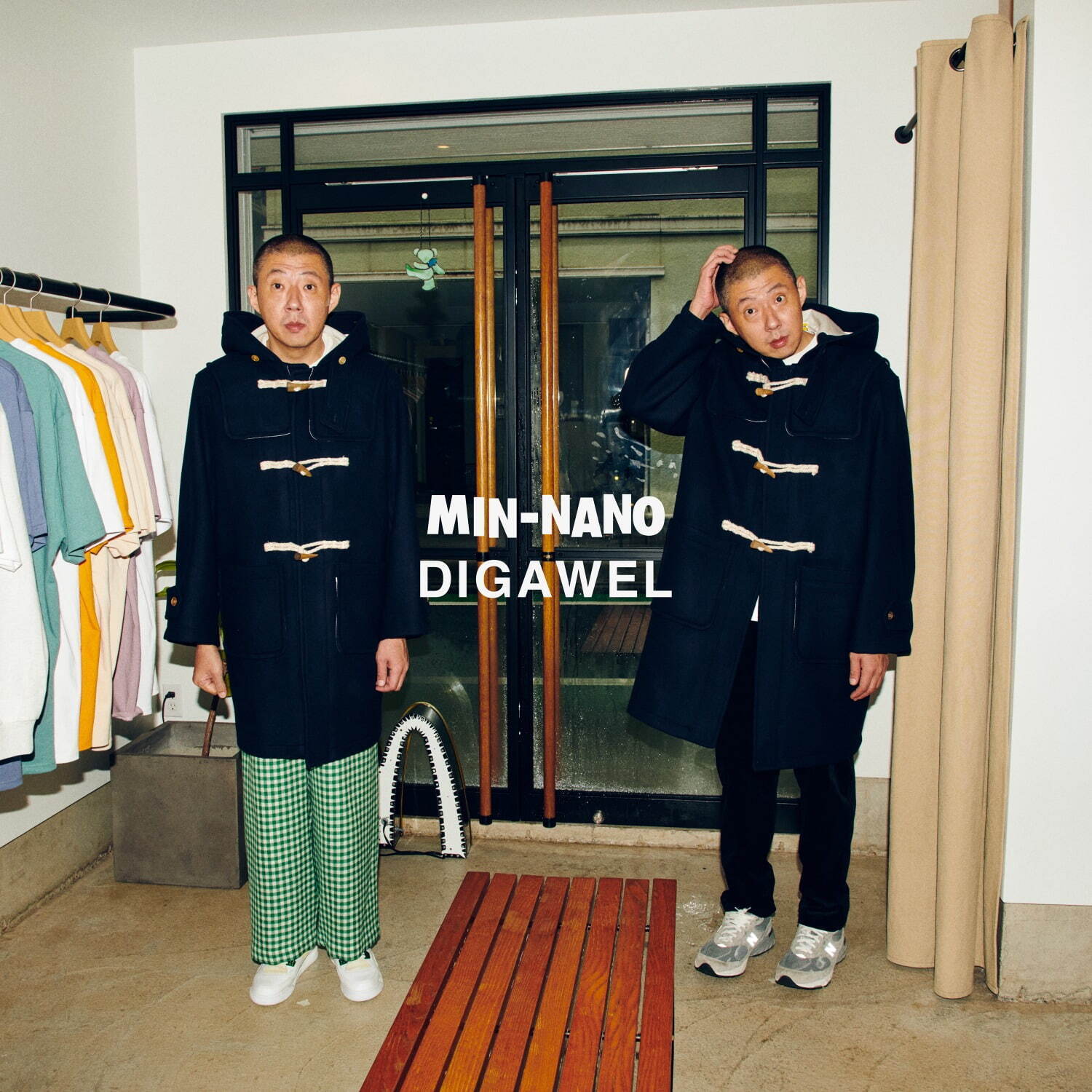 ディガウェル×ミンナノ、ダッフルコート＆缶バッジ付カーディガン