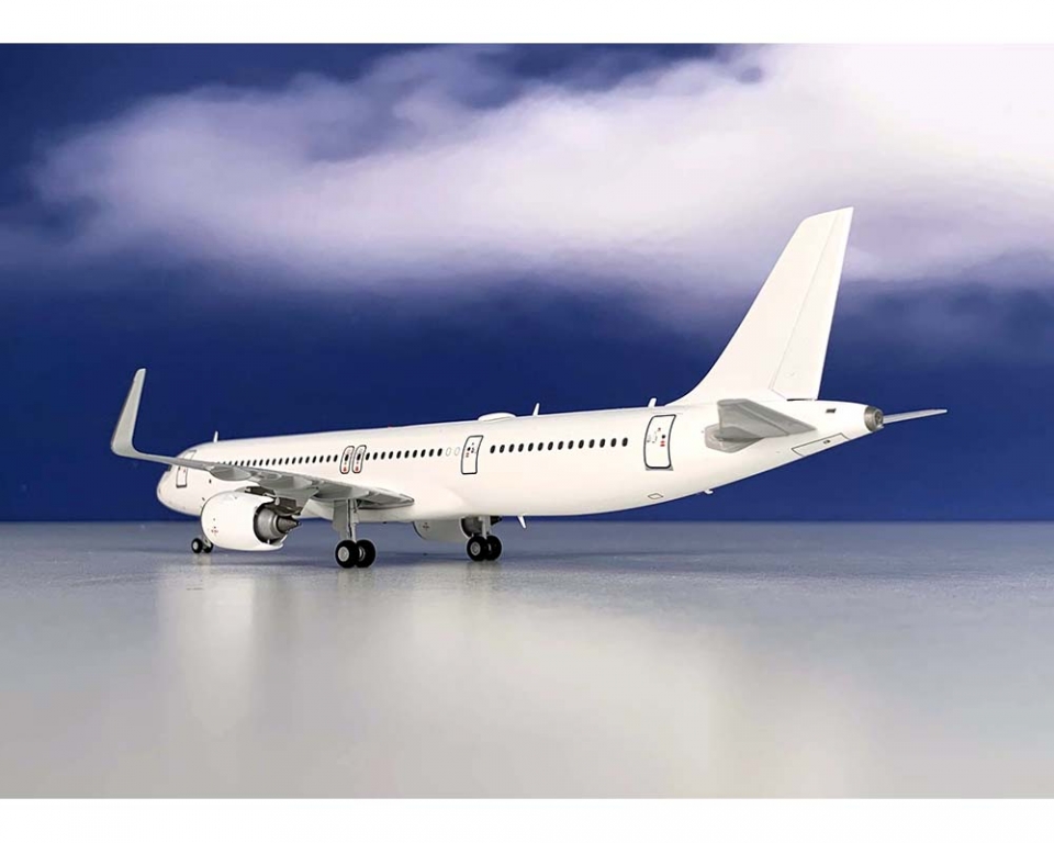 www.JetCollector.com: Blank Airbus A321neo w/Stand 1:200 Scale JC