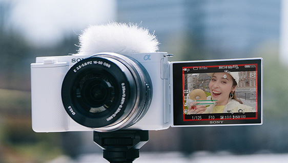 VLOGCAM ZV-E10 特長 : Vlogがより魅力的になる音声機能 | デジタル