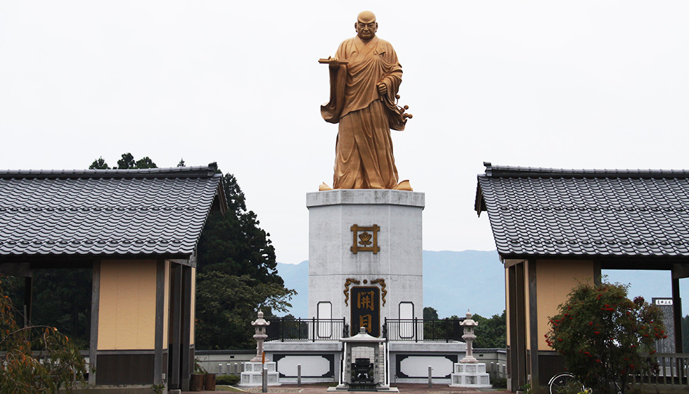 佐渡日蓮聖人大銅像 | さど観光ナビ