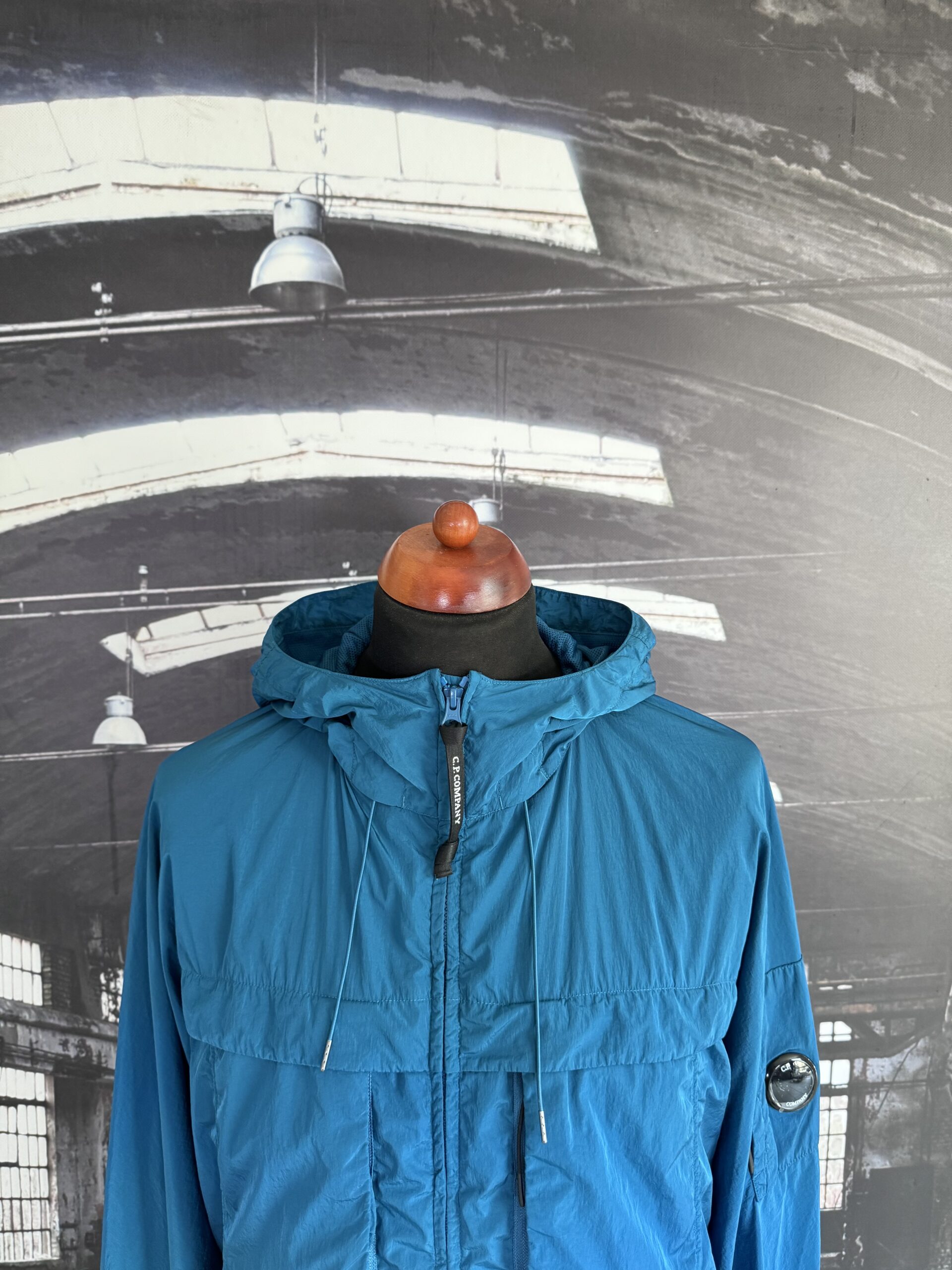 C.P. COMPANY CHROME R HOODED LENS JACKET - X Clothing
