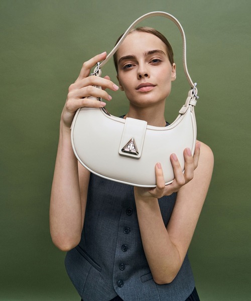 CHARLES ＆ KEITH（チャールズ&キース） ハンドバッグ トライアングル