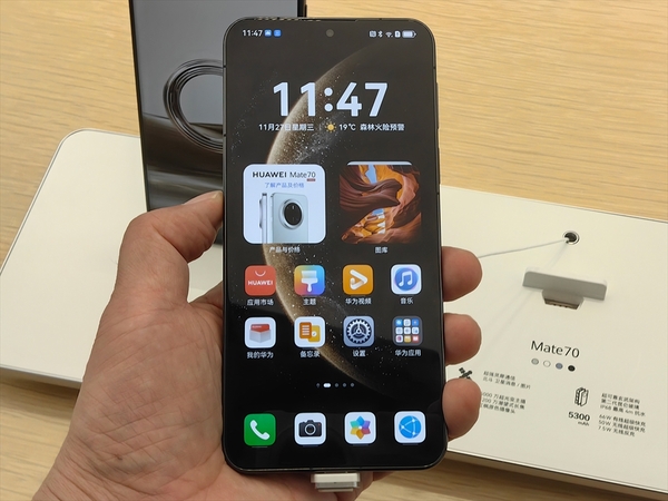 ASCII.jp：ファーウェイの新スマホ・薄型折りたたみ「Mate X6」と