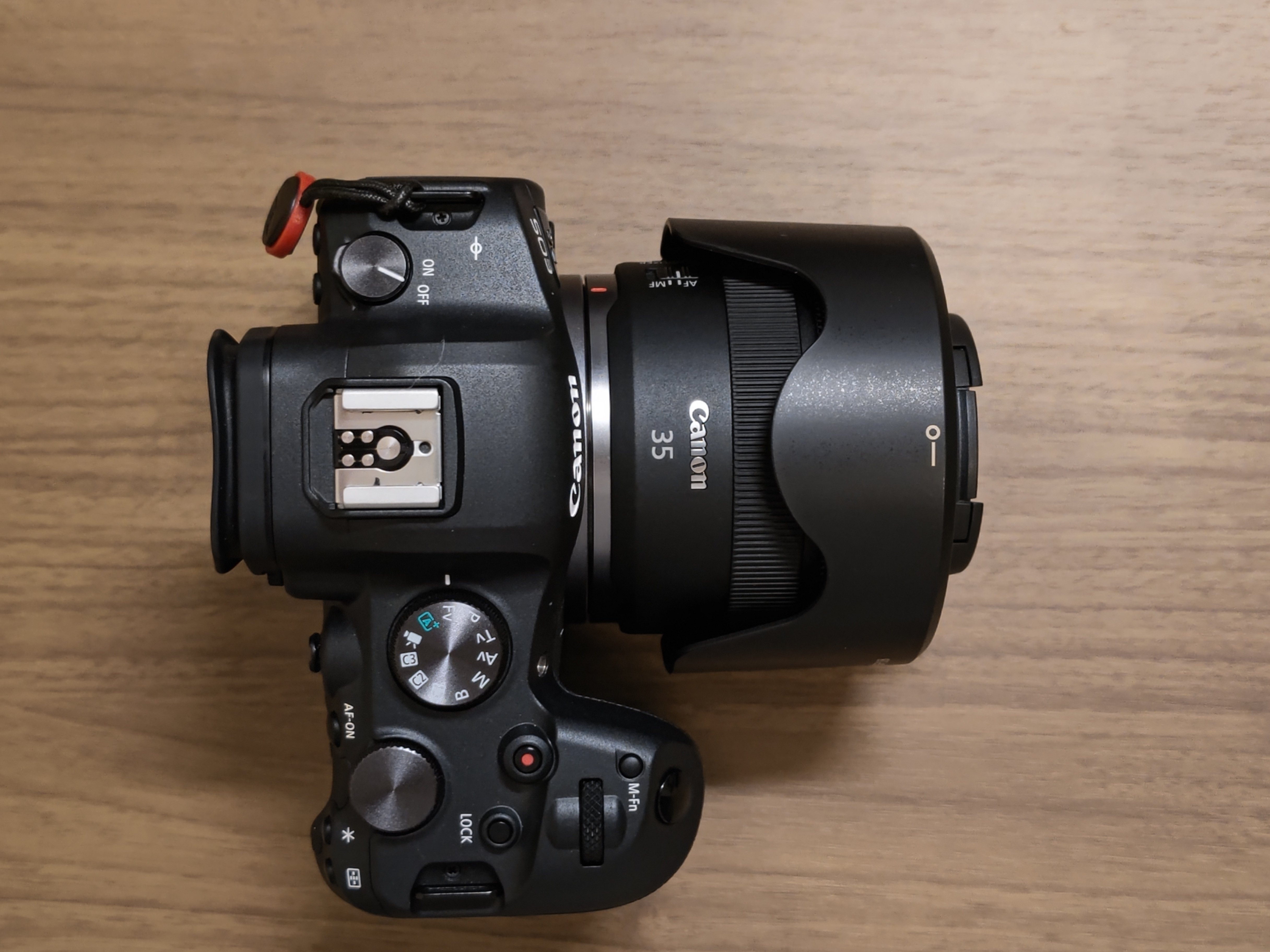 RF35mm F1.8 MACRO IS STM のフードについて｜田所