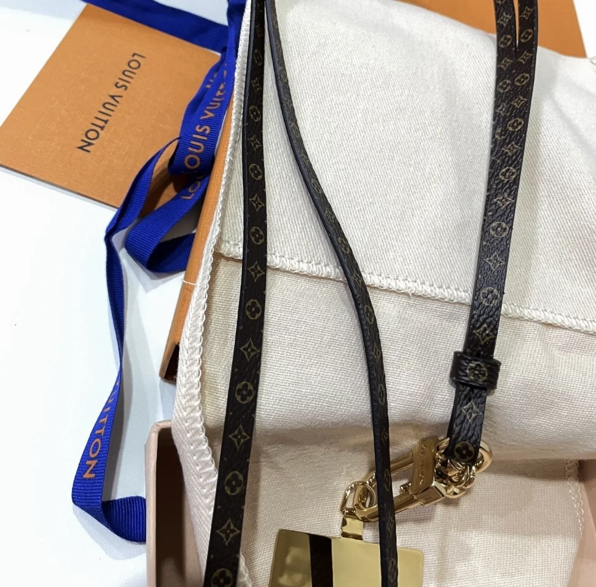 常に身につけたい Louis Vuitton フォンストラップ・モノグラム (Louis