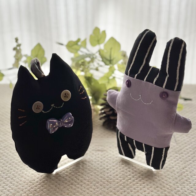 蝶ネクタイをした黒い猫のぬいぐるみ「ふにゃ〜た」 | iichi 日々の