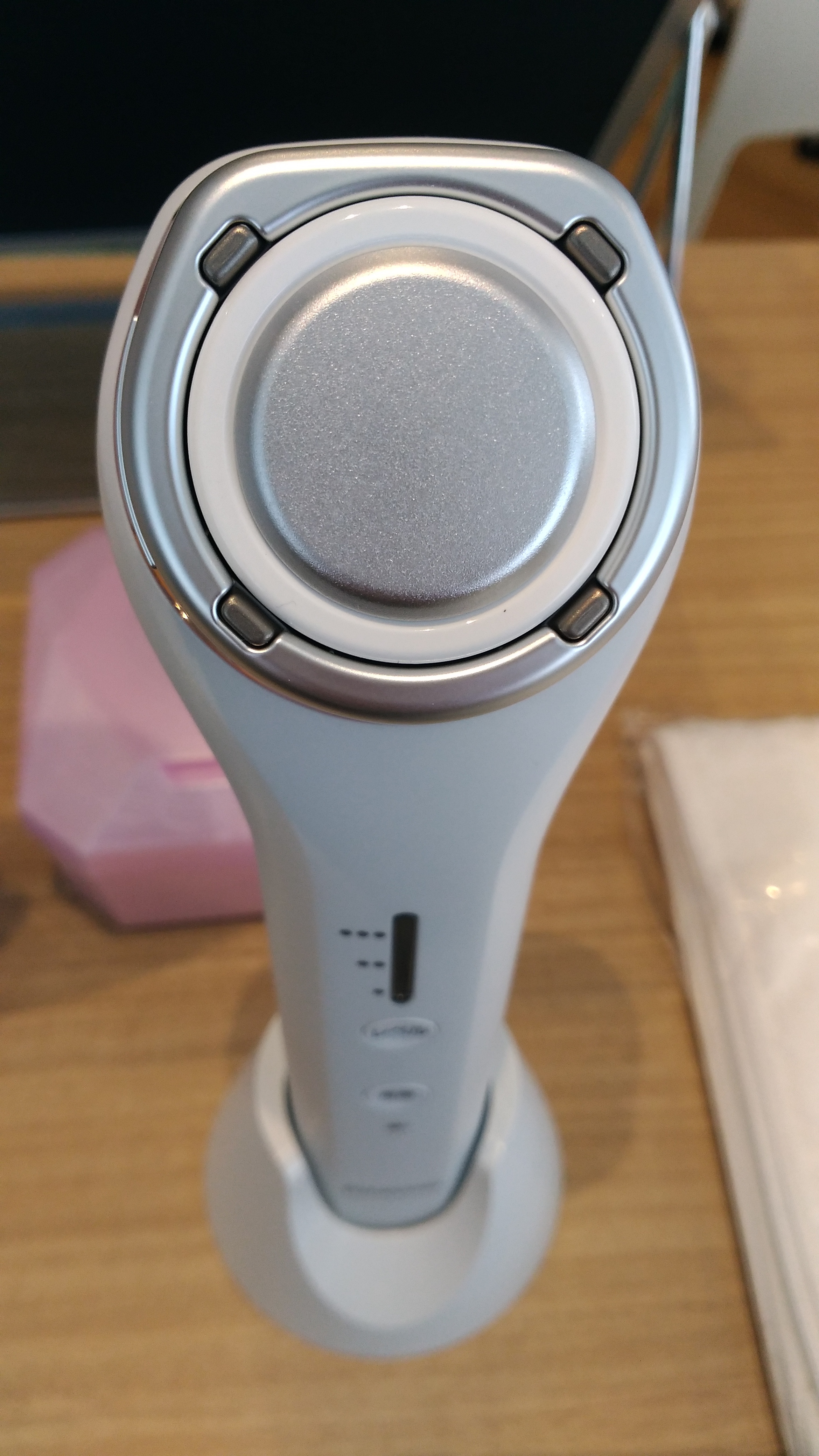 Panasonic / RF美容器 EH-SR70の公式商品情報｜美容・化粧品情報は