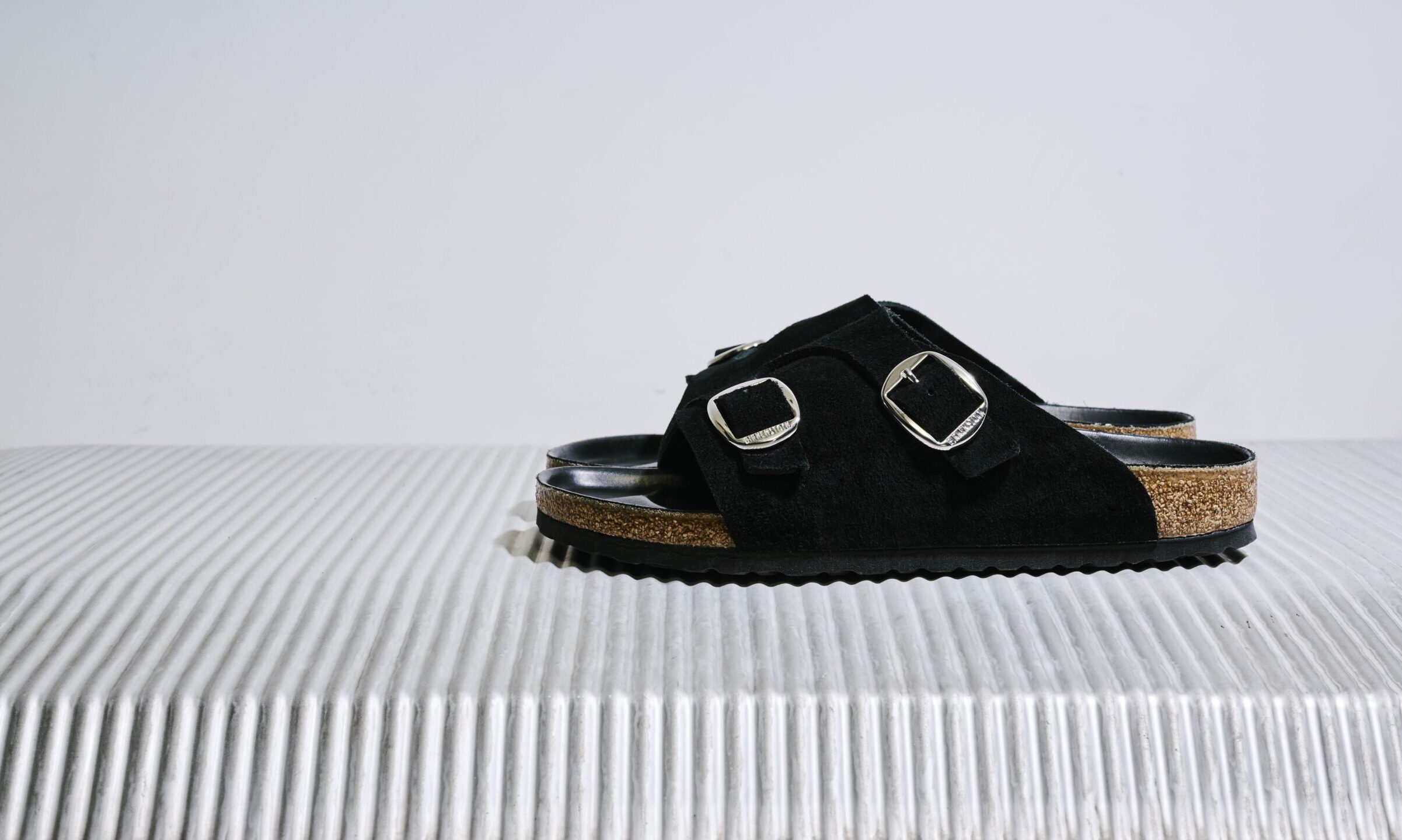 BIRKENSTOCK × BEAUTY&YOUTH、別注モデル「ZURICH」発売。ブラックと