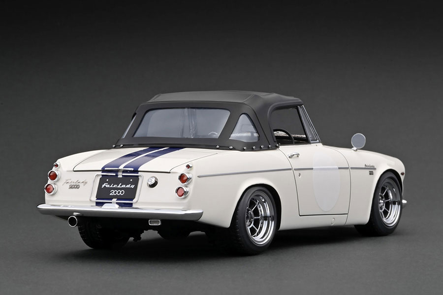IG2707 1/18 DATSUN Fairlady 2000 (SR311) White/Blue | LINE UP