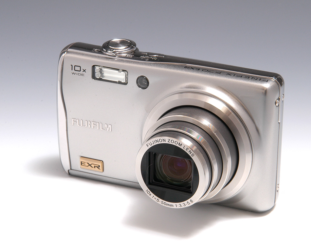 高感度でも高画質なお手頃デジカメ――「FinePix F70EXR」：レビュー（1
