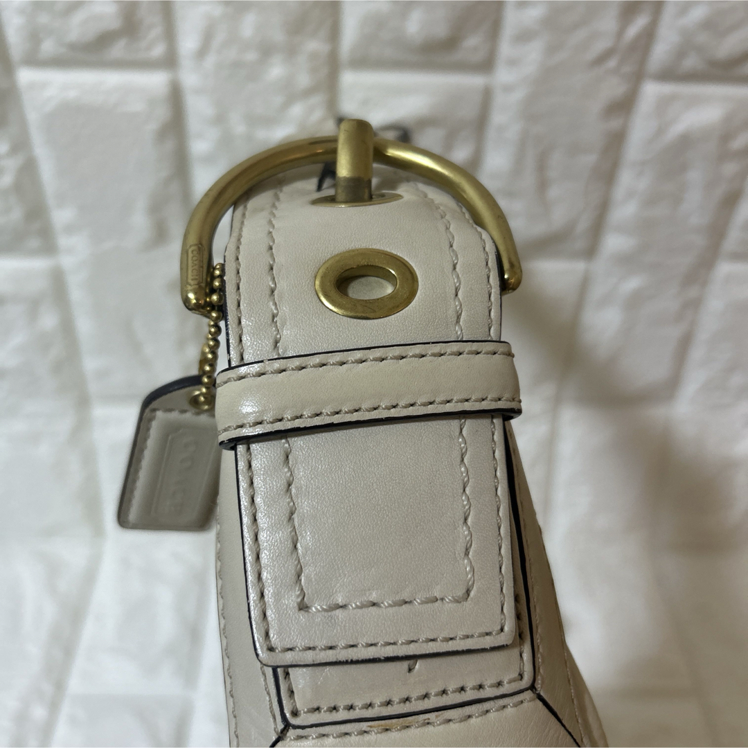COACH - コーチ ワンショルダー ハーフムーン型 ホワイト ハンドバッグ