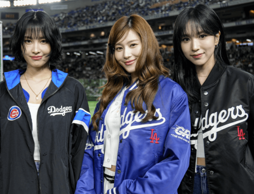 TWICEのMISAMOがドジャース戦に降臨、チームのジャケット着用 明日は