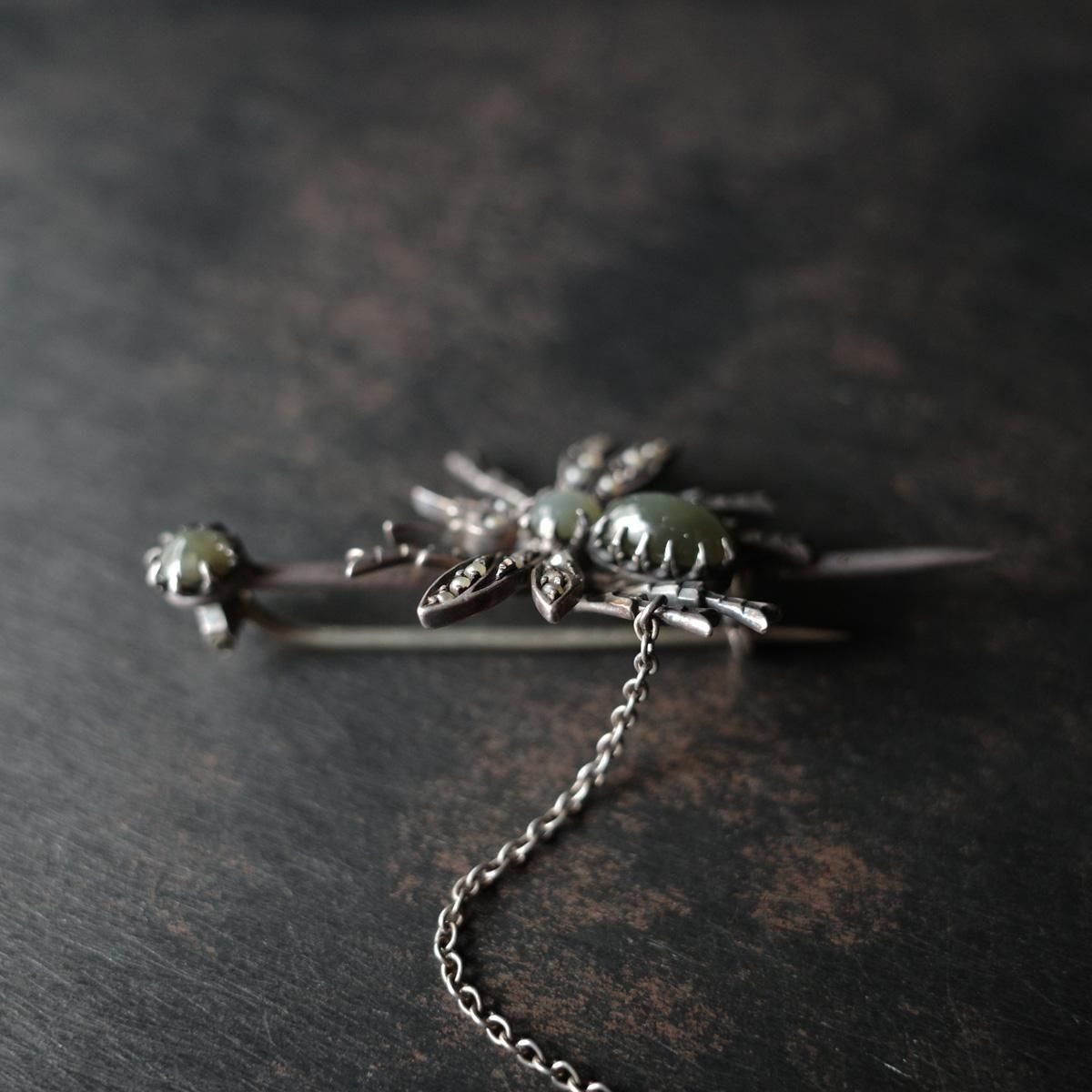 ヴィクトリアン シルバー キャッツアイ 蠅 ブローチ（Victorian Silver