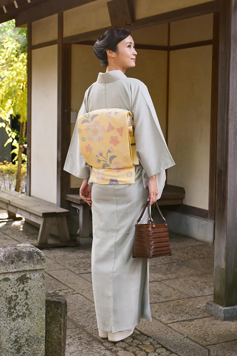 銀座【着物4714】本場結城紬 絹鼠色 無地（反端証紙付）:身丈163.5/裄