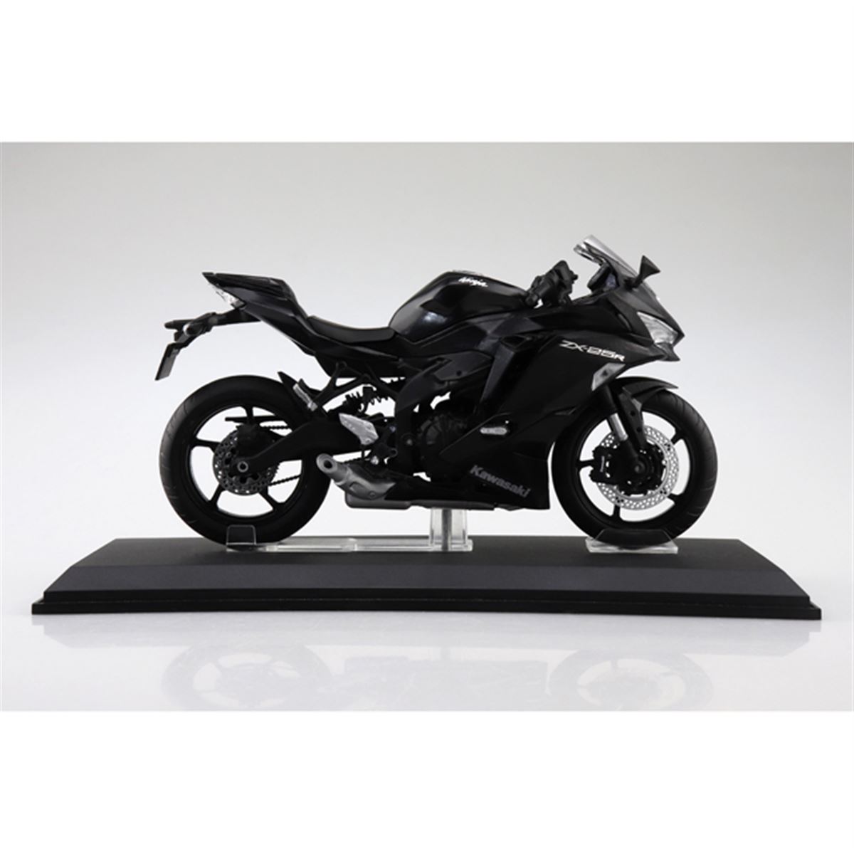 1/12スケールの「KAWASAKI Ninja ZX-25R」がブラックなど3色で登場