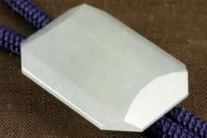 ミャンマー産 翡翠 原石 磨き 274g｜天然石 通販キラリ石