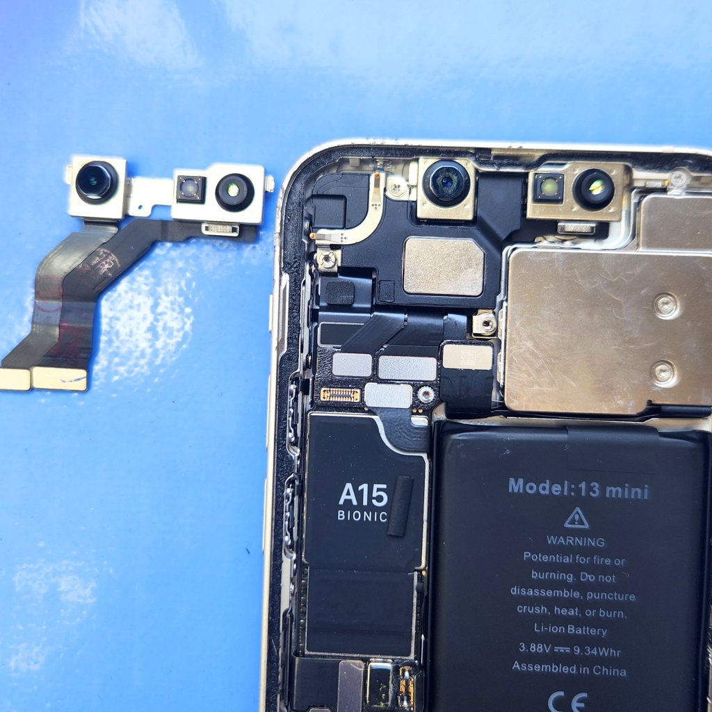 iPhone13mini インカメラ交換】きれいに画像が撮れなくなってしまった