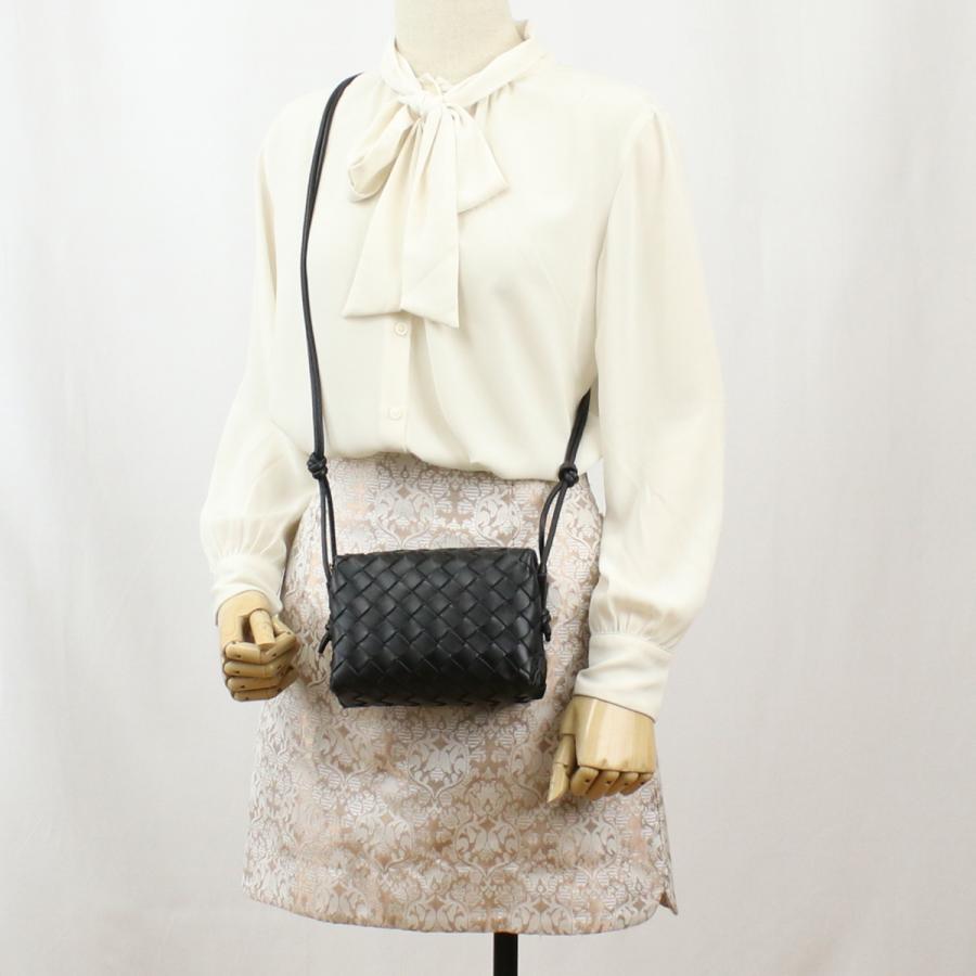 BOTTEGA VENETA（ボッテガ・ヴェネタ） ミニループカメラバッグ 680254