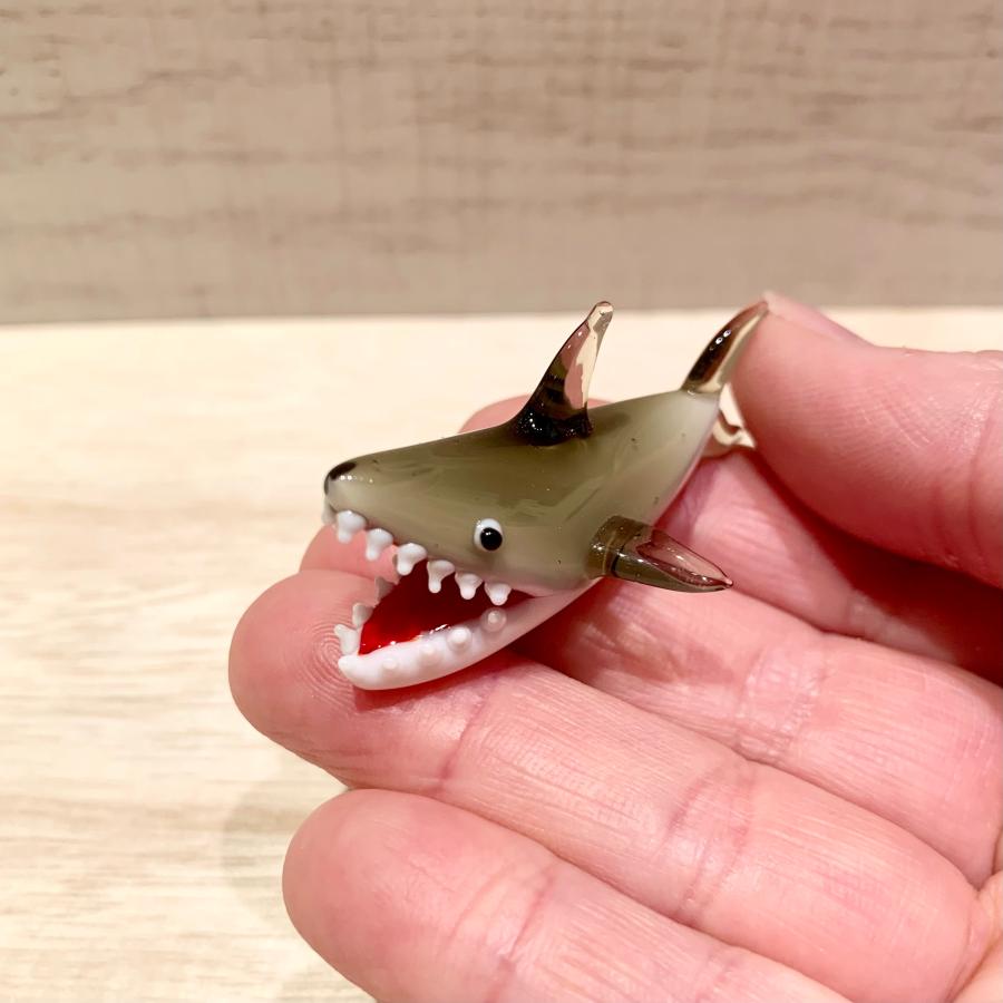 ミニガラス細工 人食いサメ 36119 CYK1866 ハンドメイド 鮫 ショーズ