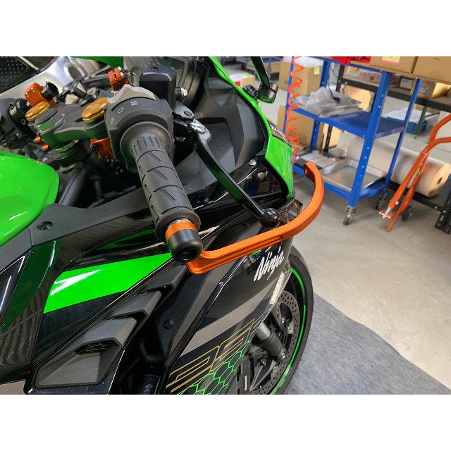 ZX-25R 20- / ZX-4R 23- レバーガード Φ14-20 黒 スーパーナウ