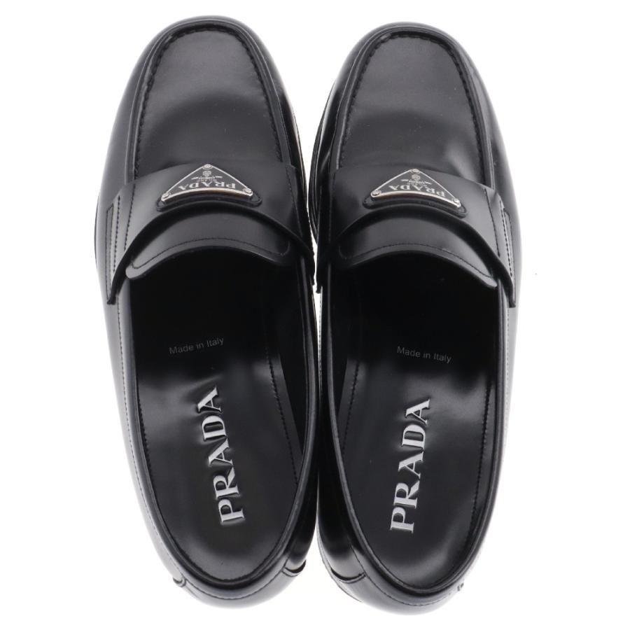PRADA（プラダ） 24SS 三角ロゴプレート付き ブラッシュドレザー