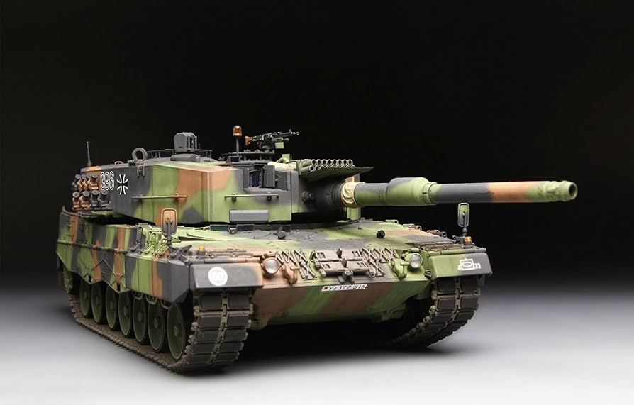 Amazon | モンモデル 1/35 ドイツ主力戦車 レオパルト 2A4 プラモデル