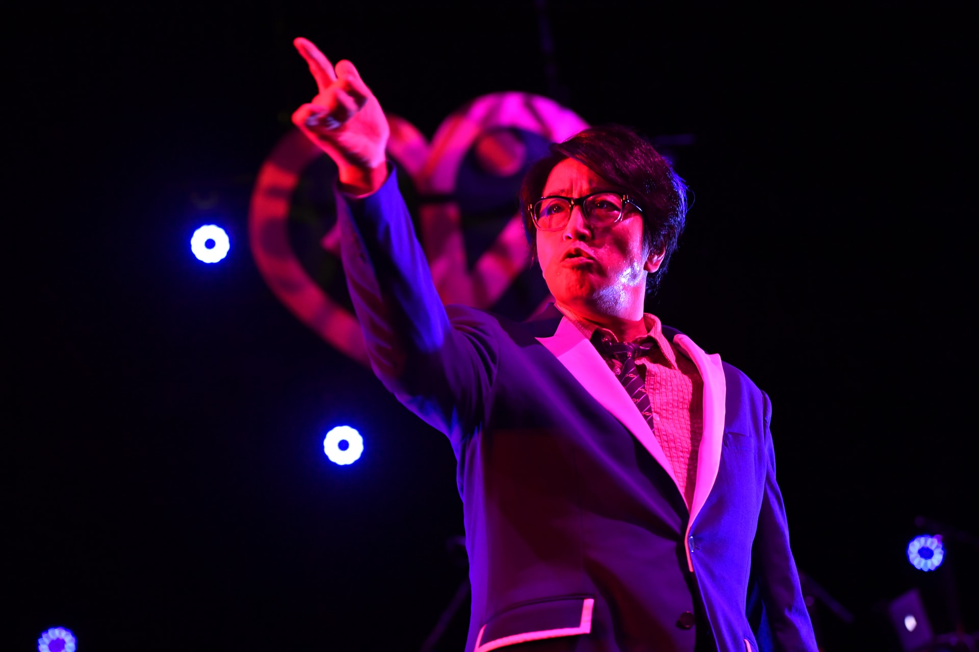 岡村靖幸、体調不良で明日の公演を中止に「最高のパフォーマンスをお