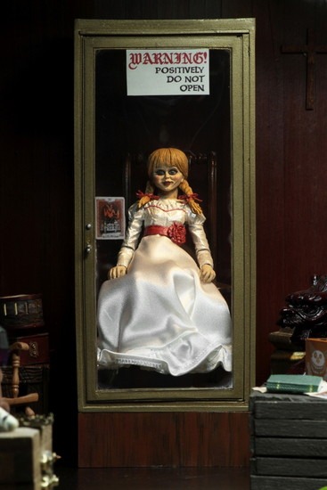 NECA アナベル 死霊博物館 アナベル with ショーケース アルティメット