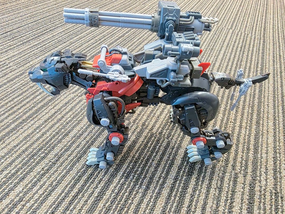 コトブキヤ　HMM ゾイド　セイバータイガー　シュバルツ仕様　素組み Amazon.co.jp: コトブキヤ 初回生産版 セイバータイガー シュバルツ