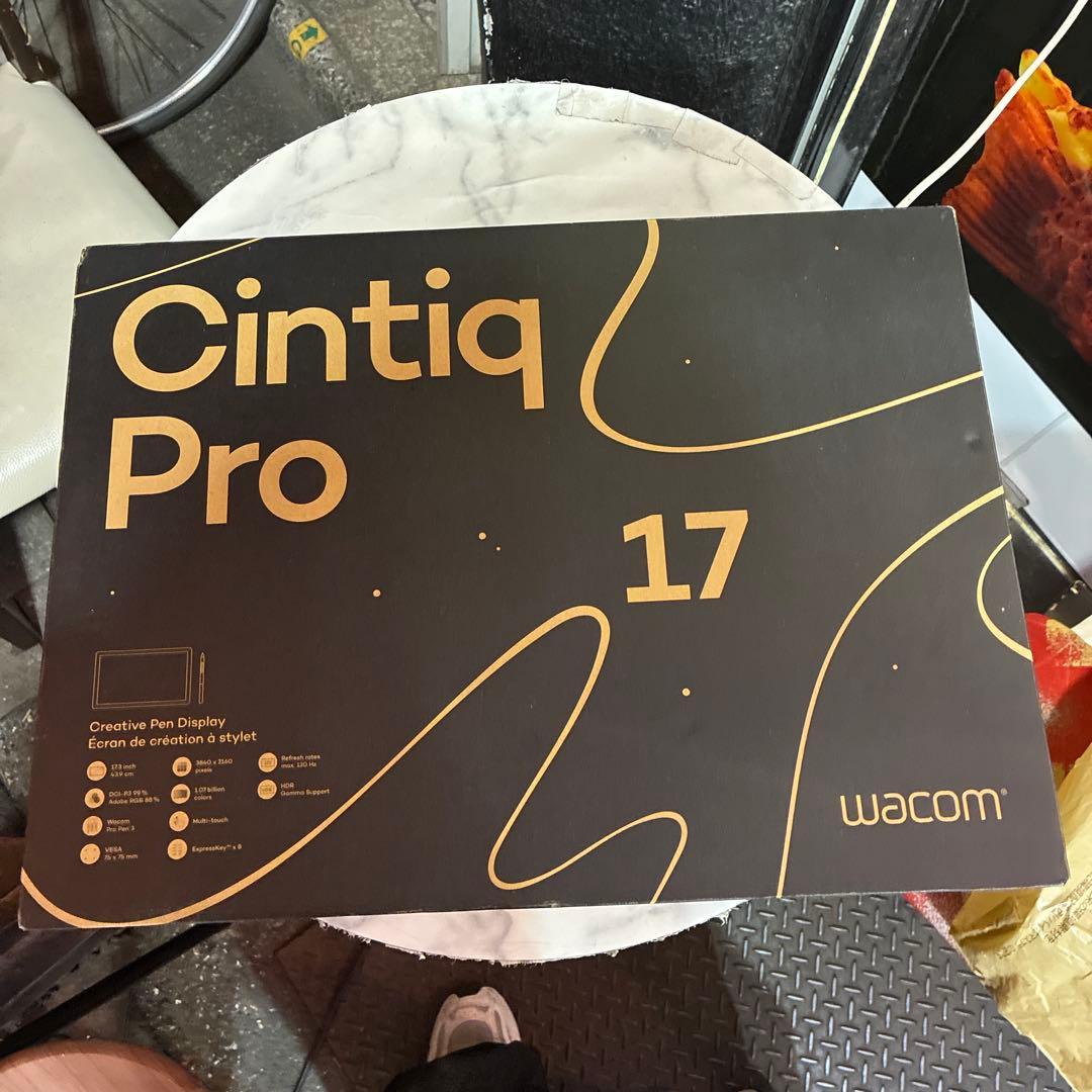 Wacom Cintiq Pro 17 未使用に近い 正常動作 液タブ wacom（ワコム） Wacom Cintiq Pro 17 (DTH172K4C) 液晶 ペン