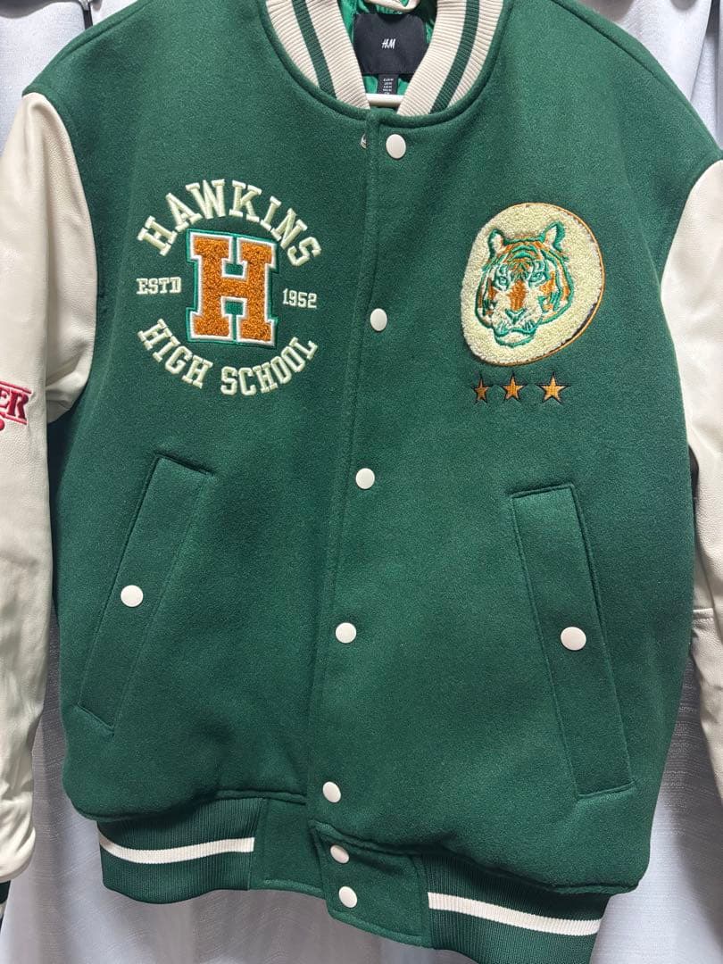ストレンジャーシングス　ベースボールジャケット　スタジャン　 美品　M ホーキンススタジャン ベージュ Stranger Things（ストレンジャー