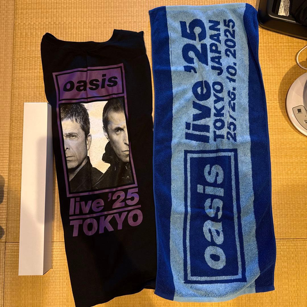 oasis live '25 Tシャツ XL + タオル ＋ ポスター セット Tシャツ Tour Photo Mono | Oasis Live '25 JAPAN Official Online Store