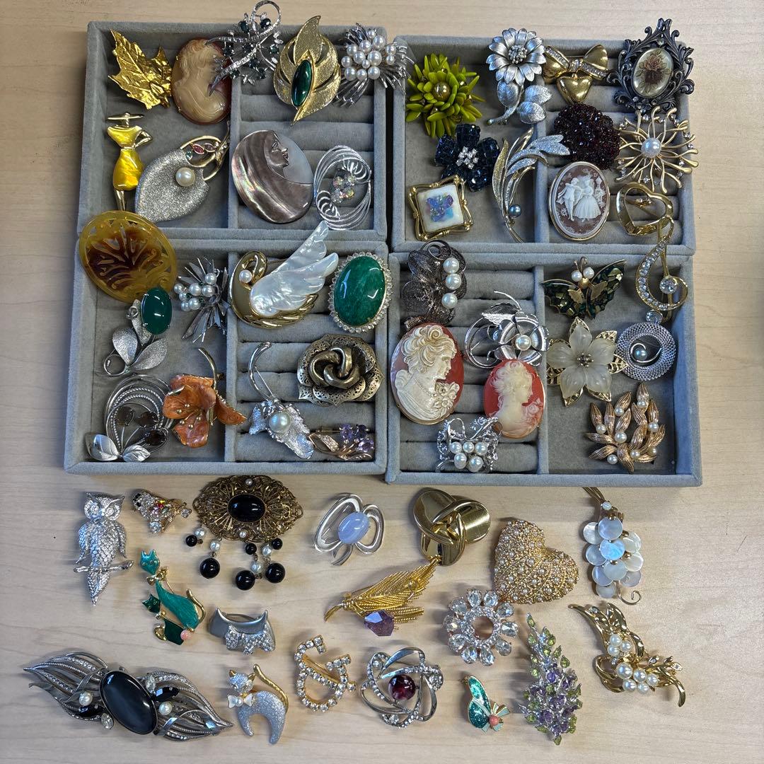 エレガントなヴィンテージブローチセット５８点♩ 台湾 Vintage Jewelry 西洋アンティークジュエリー Goldette カメオ