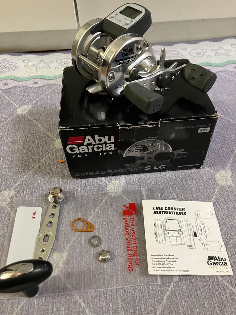 Abu アブガルシア アンバサダー5500SLC カウンター 5500C アブガルシア(Abu Garcia) アンバサダー 5500CS Rocket Blue Grey (右