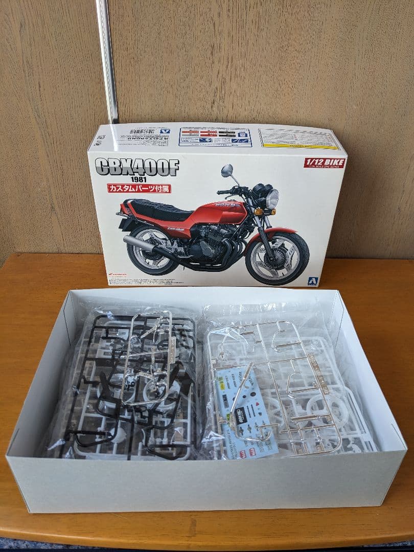 アオシマ 1/12 CBX400F プラモデル 　送料無料 アオシマ 1／12 CBX400F 1981