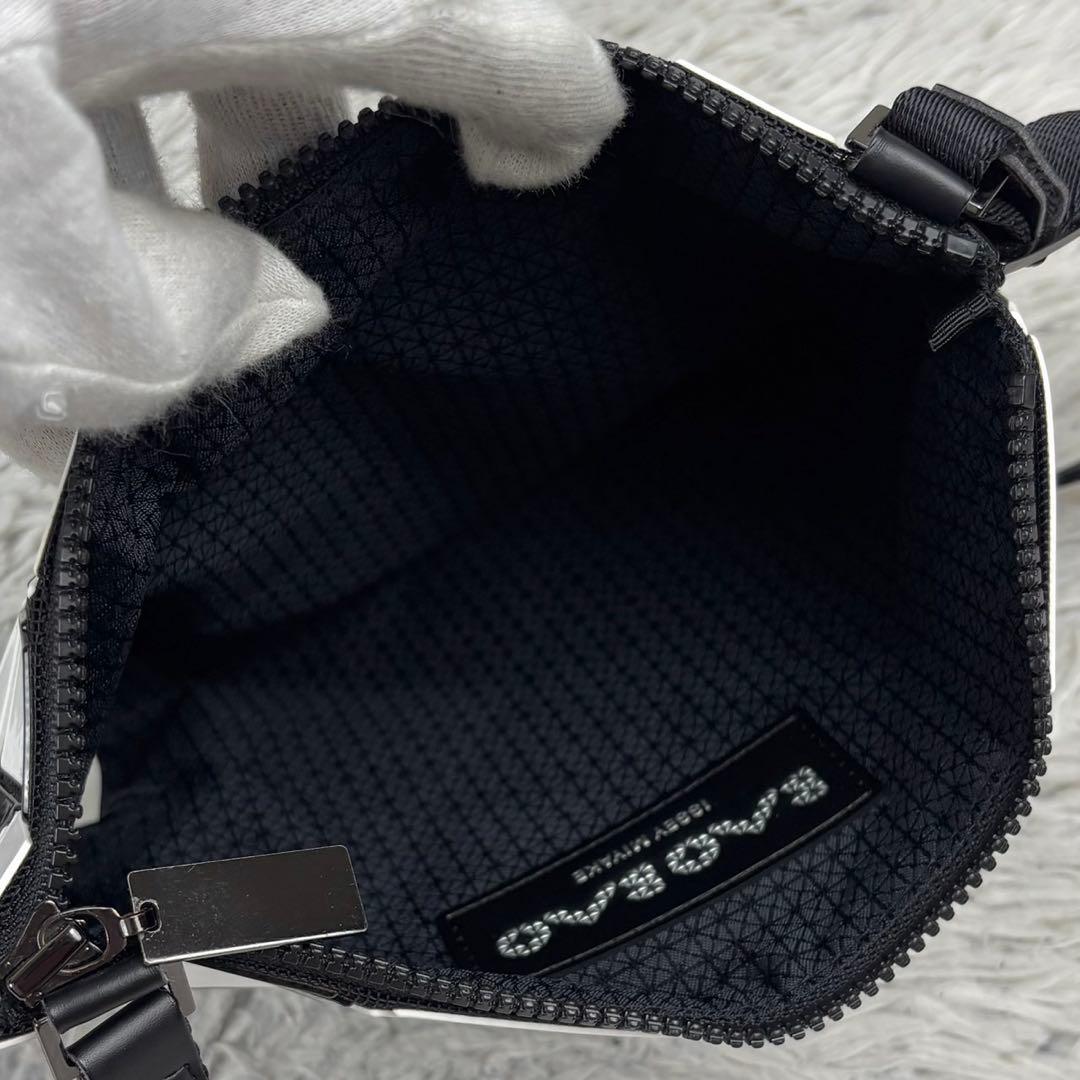 美品 バオバオイッセイミヤケ ショルダーバッグ ファスナー 斜め掛け
