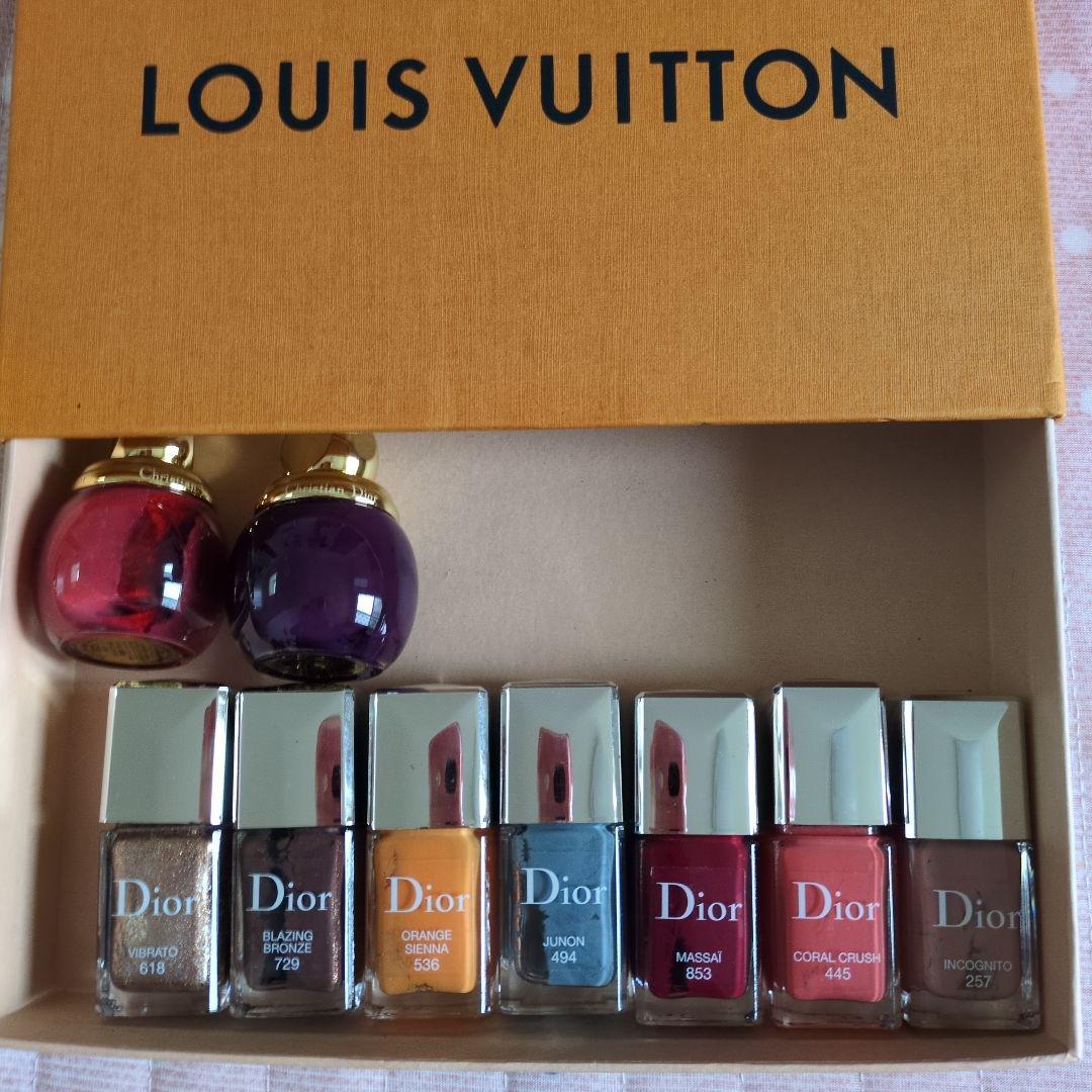 Dior ネイルカラーセット 7本 + ヴェルニ 2本 Dior ネイルカラーセット 7本 + ヴェルニ 2本 Dior ネイルカラーセット