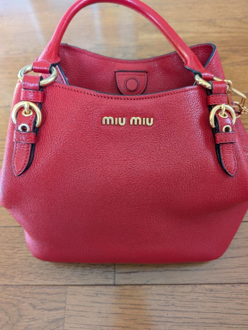 MIU MIU　ミューミュー　 赤 　レザー　ハンドバッグ レッド ワンダー マテラッセレザー ホーボーバッグ | Miu Miu