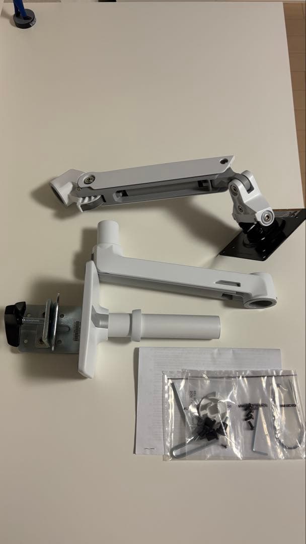 エルゴトロン LX モニターアーム ホワイト ERGOTRON The Ergotron LX Monitor Arm (White) installation and articulation