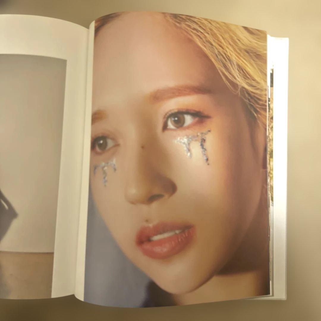 Mina 1st Photobook Yes, I am Mina. - メルカリ