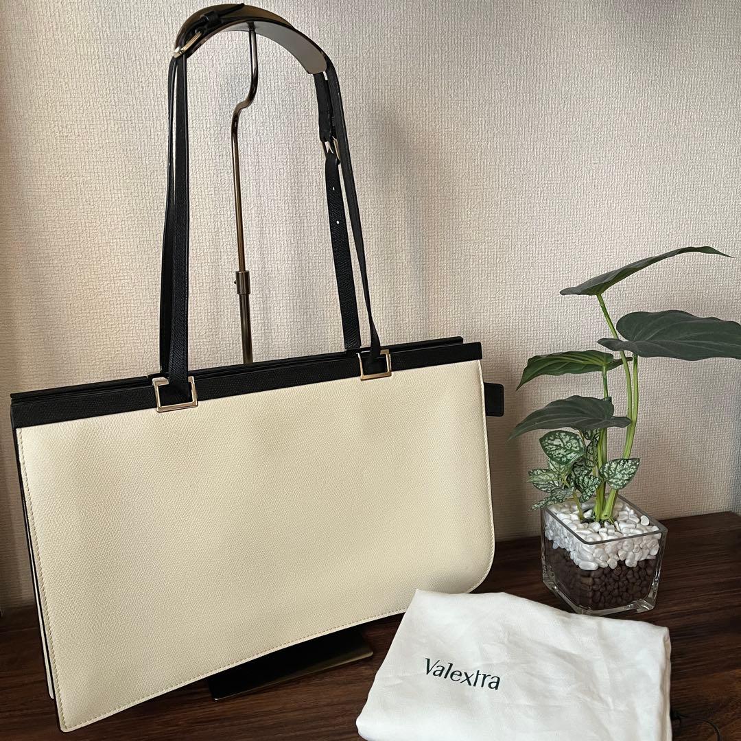 【未使用級！！】ヴァレクストラ ハンドバッグ ショルダーバッグ 2way レザー Valextra（ヴァレクストラ） ミニ イジィデ ライトブルー レザー 2way