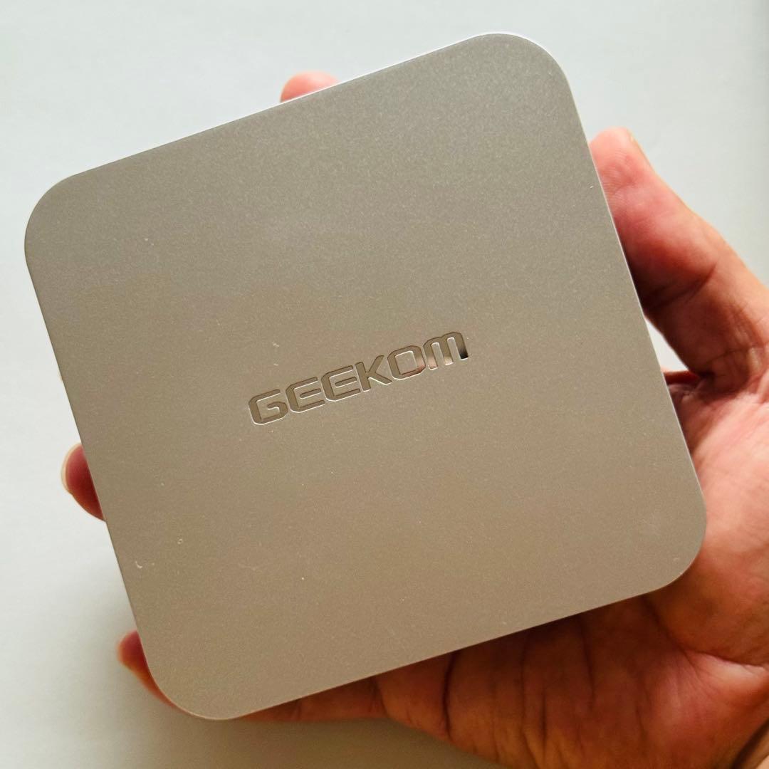 【美品】小型PC GEEKOM A6 AMD Ryzen 7 6800H搭載 GEEKOM A6 Budget Mini PC - AMD Ryzen 7 6800H & Radeon 680M GPU