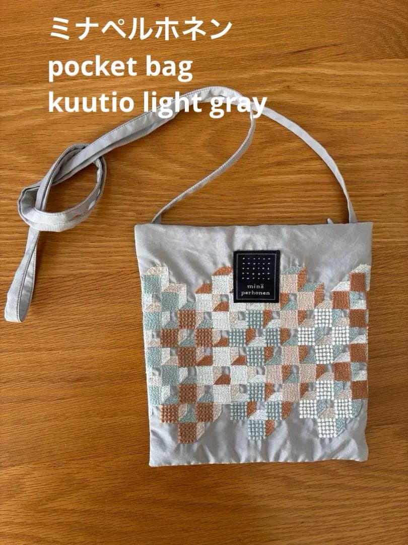 【美品】ミナペルホネン pocket bag kuutio light gray mina perhonen（ミナペルホネン） 【美品】ミナペルホネン *mina anim