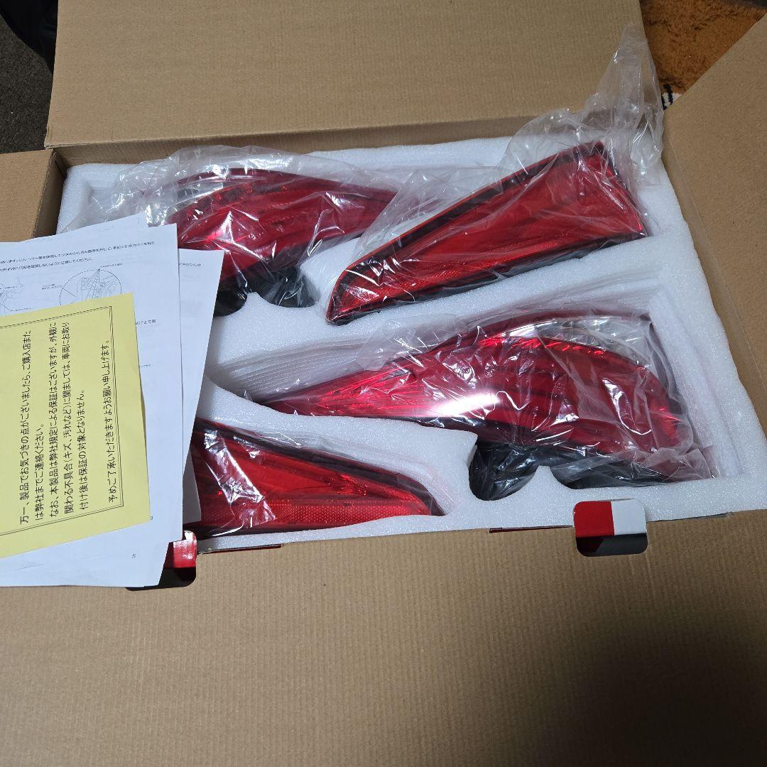 プリウス50　前期　バレンティLEDテール ヴァレンティ（VALENTI） プリウス ZVW 50系 前期 LED テールランプ