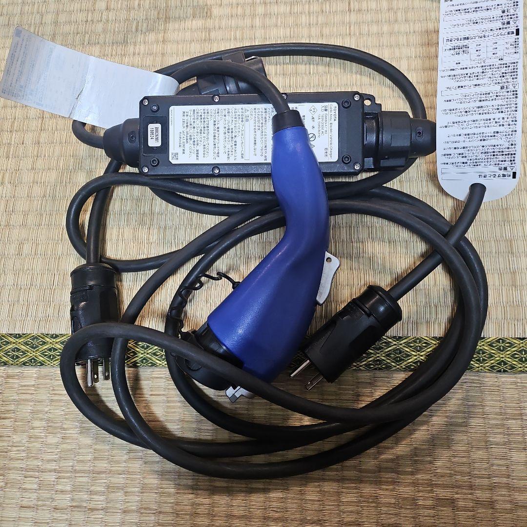 TOYOTA　トヨタプリウスPHV 電気自動車充電ケーブル プリウスphv 充電ケーブル100v／15m トヨタ純正部品 パーツ