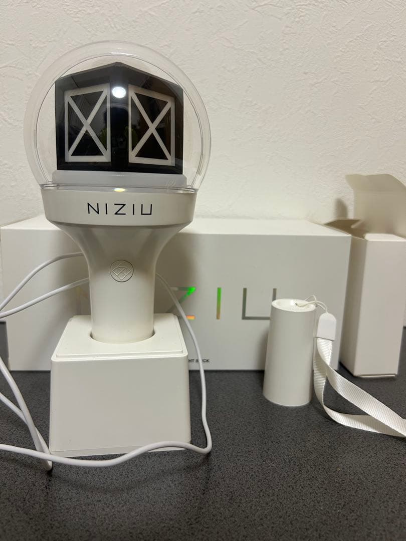 【値下げ】NIZIU ペンライト Amazon.co.jp: 二ジュー (NiziU) 公式 ペンライト : 産業・研究開発用品