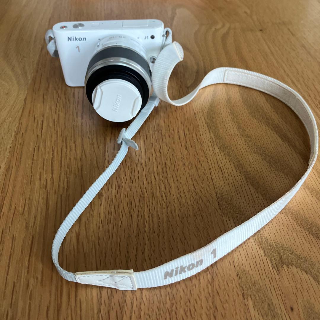 Nikon 1 J1 ホワイト デジタル一眼レフカメラ Nikon 1 J ニコン J1 ダブルズームキット ホワイト ミラーレス カメラ
